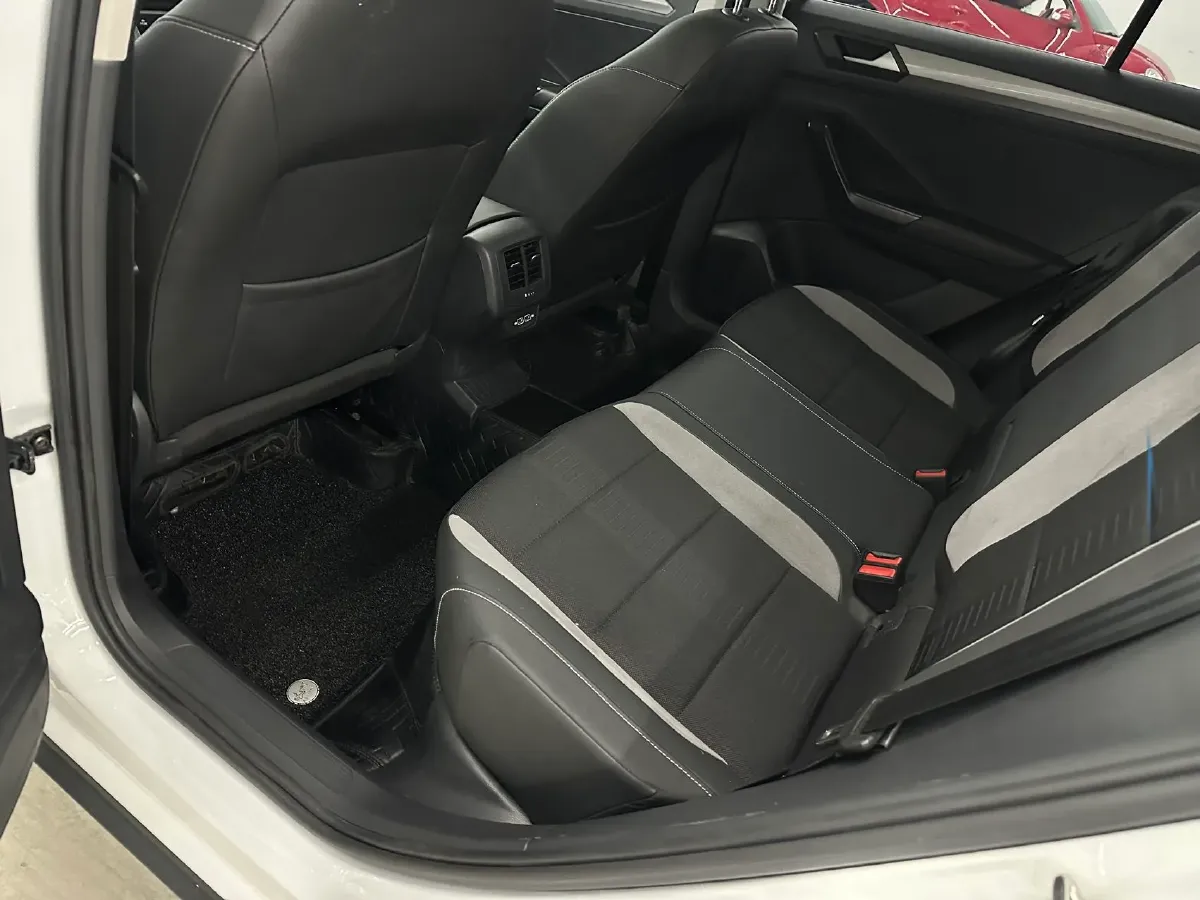 2022 Volkswagen T-Roc 1.4T 150HP L4 7DCT,autocango,china used car exporter,china ev exporter,chinese used car exporter,chinese used ev exporter