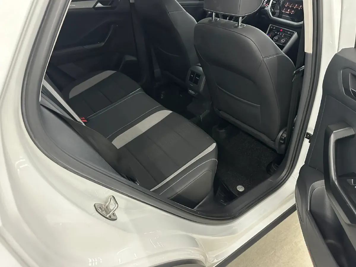 2022 Volkswagen T-Roc 1.4T 150HP L4 7DCT,autocango,china used car exporter,china ev exporter,chinese used car exporter,chinese used ev exporter