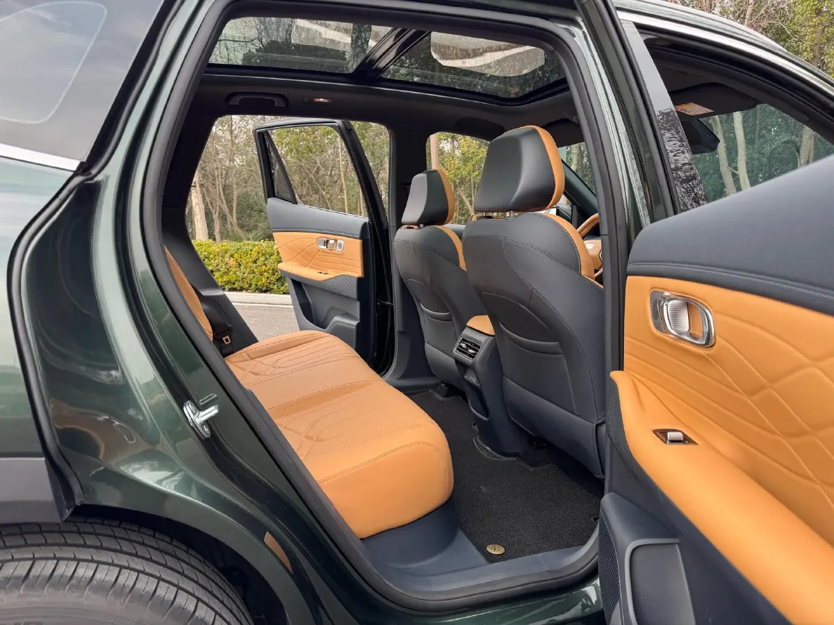 2025 LanDian E5 PLUS 1.5L 95HP L4 E-CVT PHEV 25KWH,autocango,china used car exporter,china ev exporter,chinese used car exporter,chinese used ev exporter