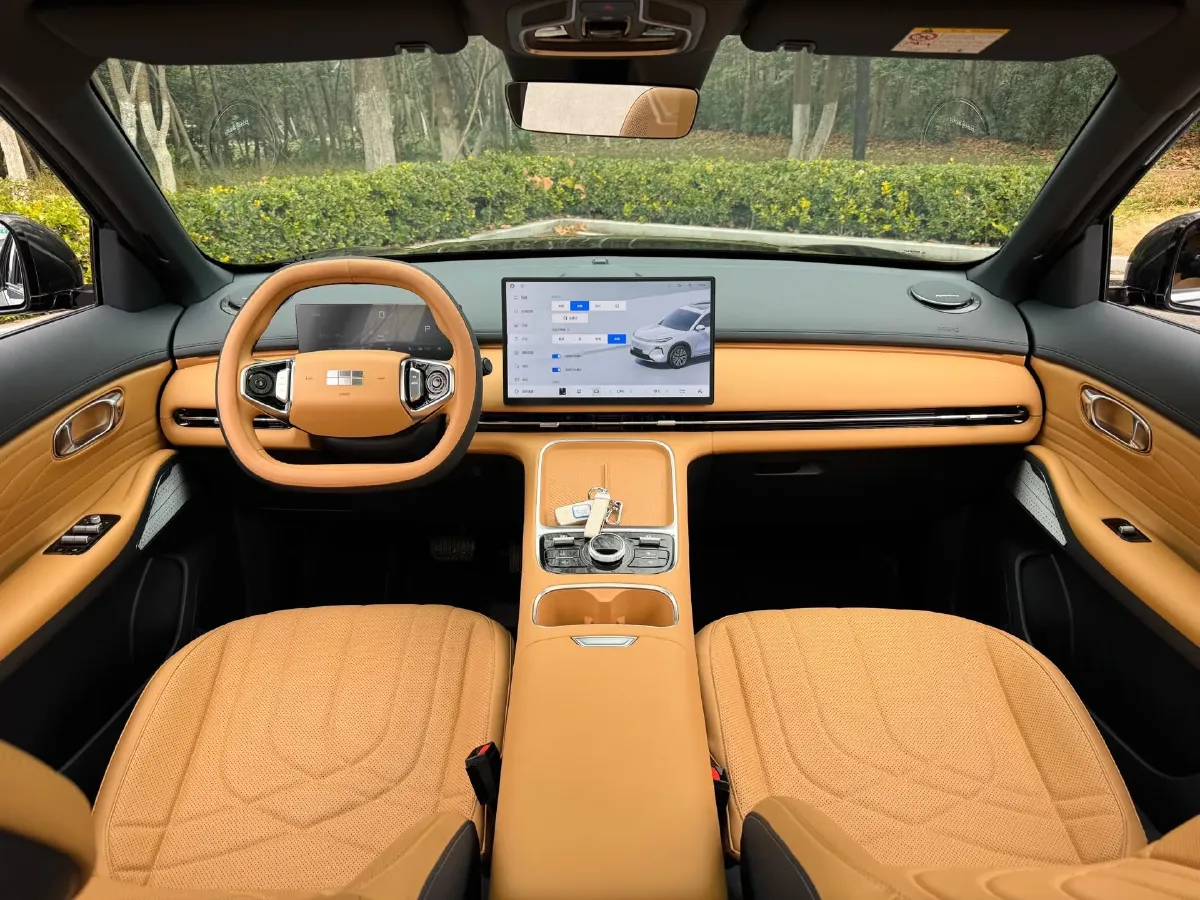 2025 LanDian E5 PLUS 1.5L 95HP L4 E-CVT PHEV 25KWH,autocango,china used car exporter,china ev exporter,chinese used car exporter,chinese used ev exporter