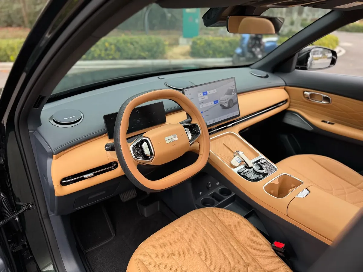 2025 LanDian E5 PLUS 1.5L 95HP L4 E-CVT PHEV 25KWH,autocango,china used car exporter,china ev exporter,chinese used car exporter,chinese used ev exporter