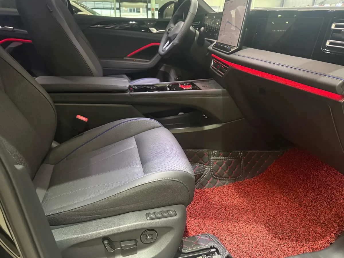 2026 Volkswagen Tiguan L 2.0T 220HP L4 7DCT,autocango,china used car exporter,china ev exporter,chinese used car exporter,chinese used ev exporter