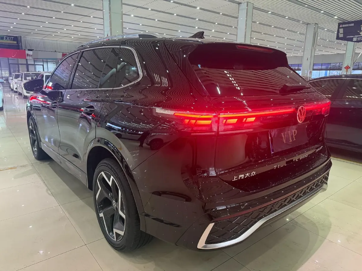 2026 Volkswagen Tiguan L 2.0T 220HP L4 7DCT,autocango,china used car exporter,china ev exporter,chinese used car exporter,chinese used ev exporter