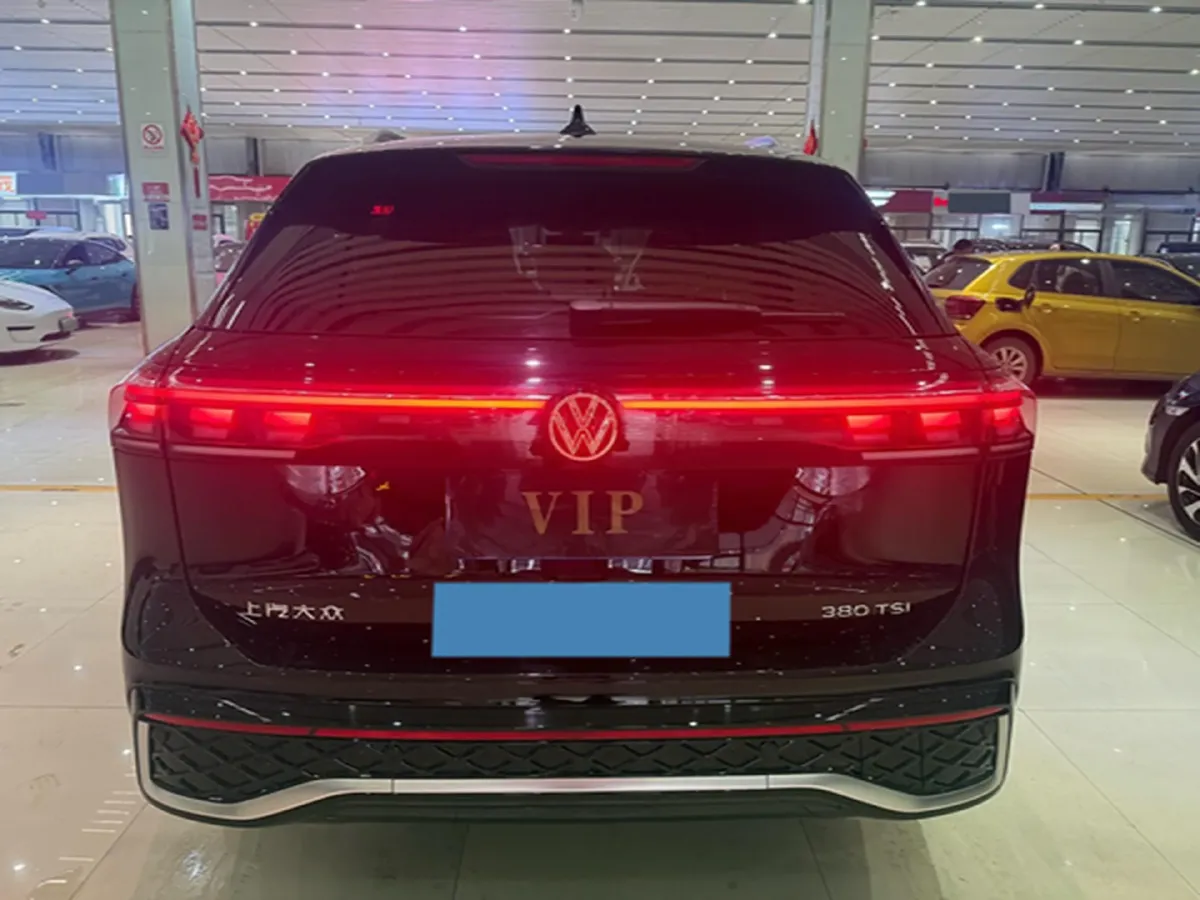 2026 Volkswagen Tiguan L 2.0T 220HP L4 7DCT,autocango,china used car exporter,china ev exporter,chinese used car exporter,chinese used ev exporter