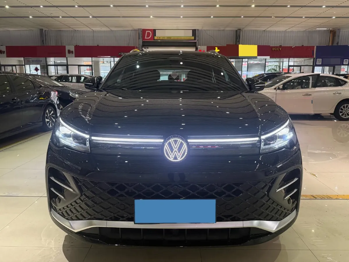 2026 Volkswagen Tiguan L 2.0T 220HP L4 7DCT,autocango,china used car exporter,china ev exporter,chinese used car exporter,chinese used ev exporter