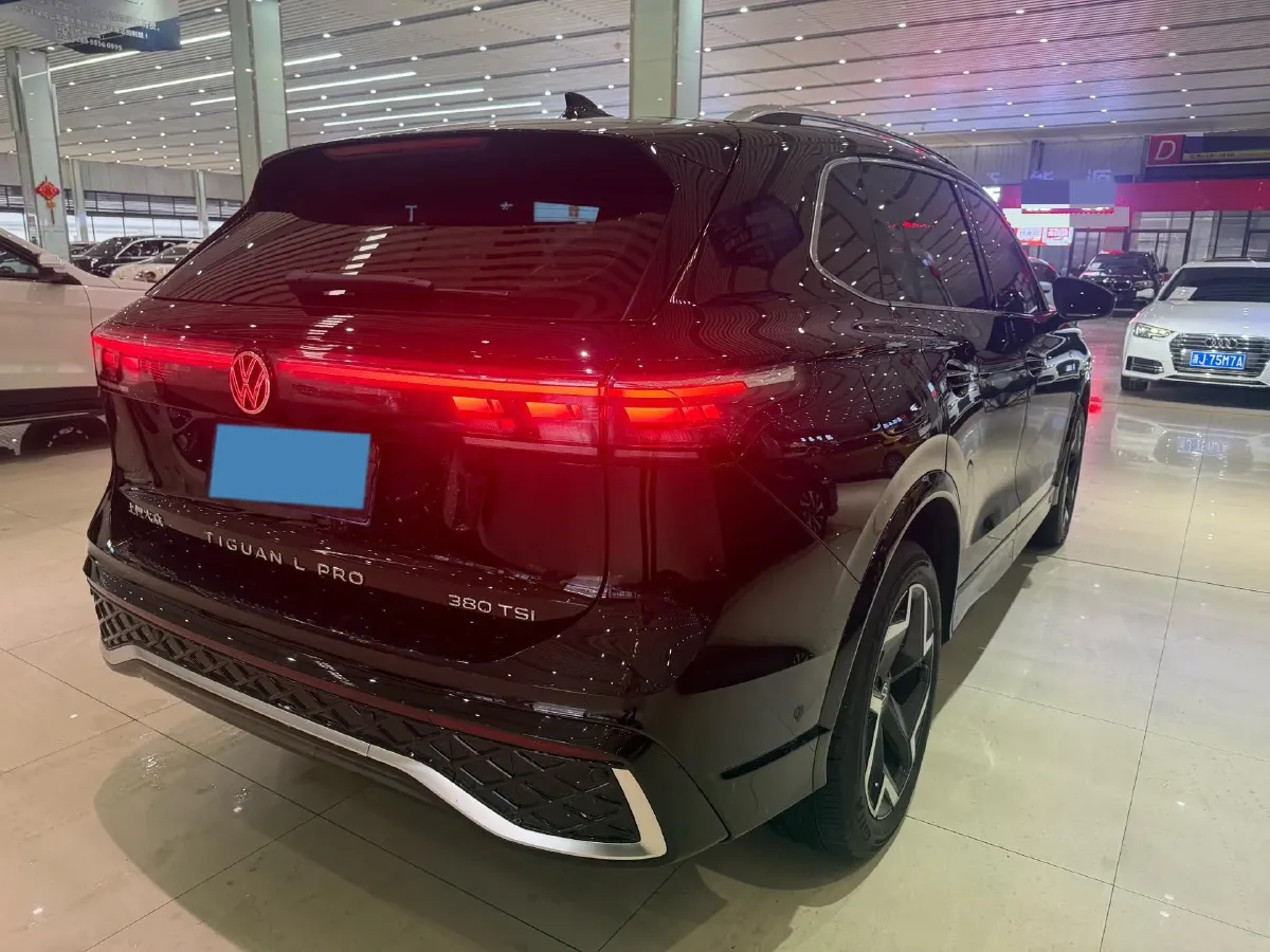 2026 Volkswagen Tiguan L 2.0T 220HP L4 7DCT,autocango,china used car exporter,china ev exporter,chinese used car exporter,chinese used ev exporter