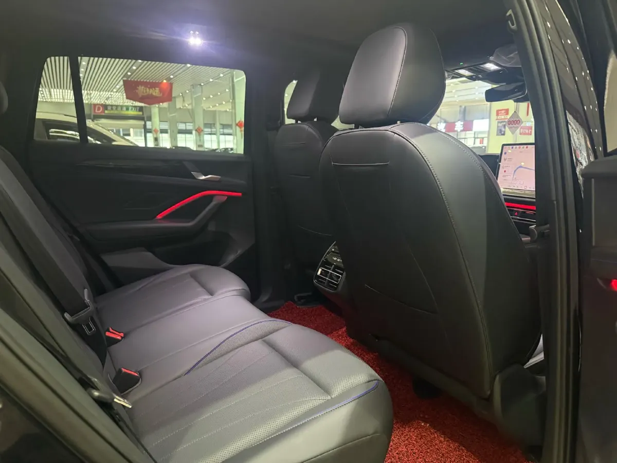 2026 Volkswagen Tiguan L 2.0T 220HP L4 7DCT,autocango,china used car exporter,china ev exporter,chinese used car exporter,chinese used ev exporter