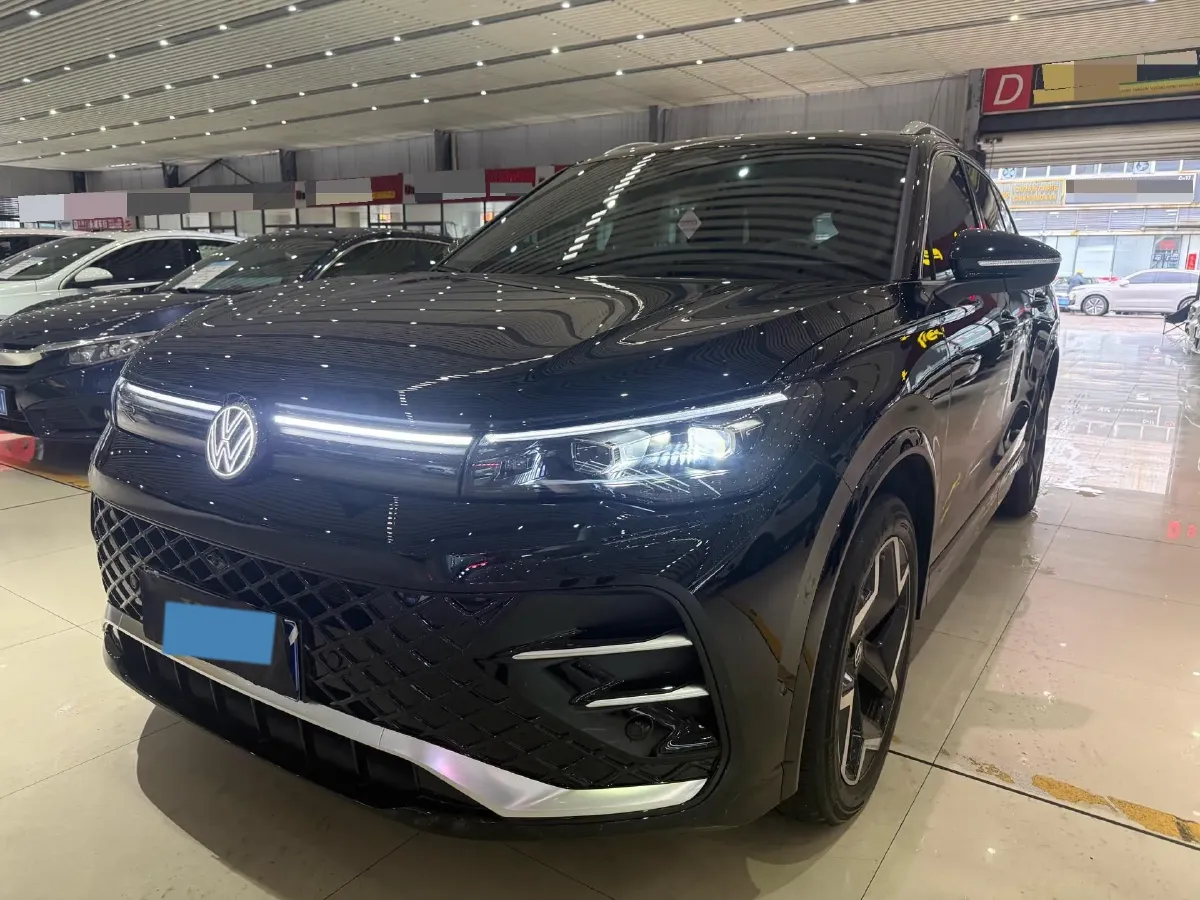 2026 Volkswagen Tiguan L 2.0T 220HP L4 7DCT,autocango,china used car exporter,china ev exporter,chinese used car exporter,chinese used ev exporter