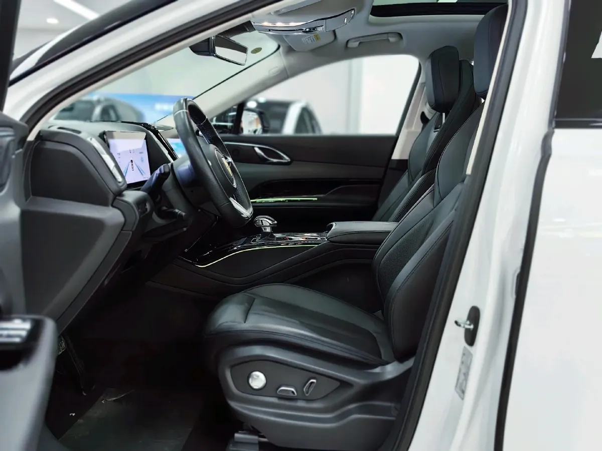 2023 HongQi HS3 1.5T 169HP L4 7DCT,autocango,china used car exporter,china ev exporter,chinese used car exporter,chinese used ev exporter