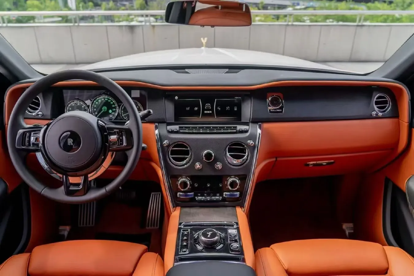 2018 Rolls-Royce Cullinan 6.7T 571HP V12 8AT,autocango,china used car exporter,china ev exporter,chinese used car exporter,chinese used ev exporter