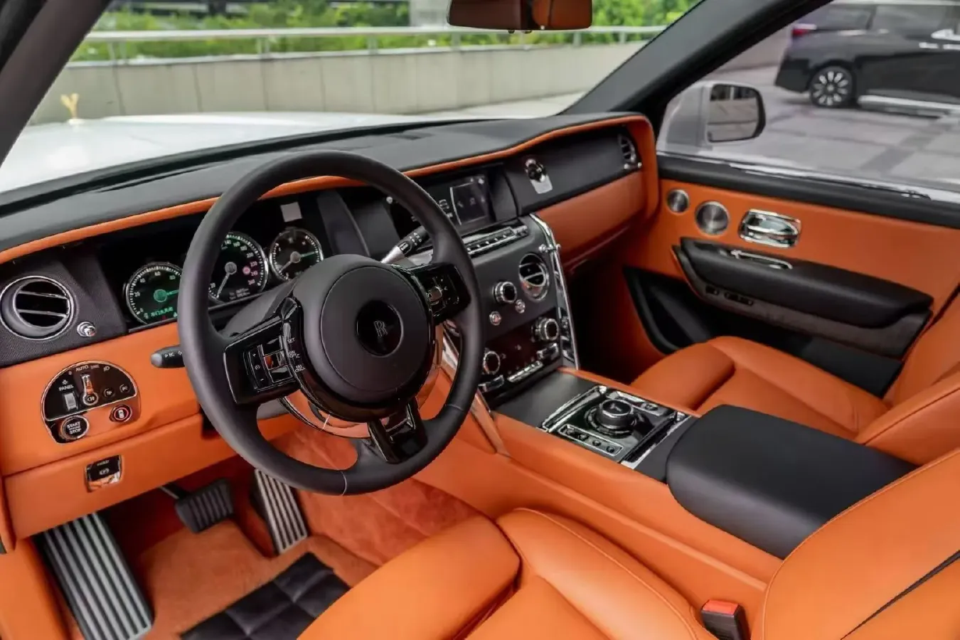 2018 Rolls-Royce Cullinan 6.7T 571HP V12 8AT,autocango,china used car exporter,china ev exporter,chinese used car exporter,chinese used ev exporter