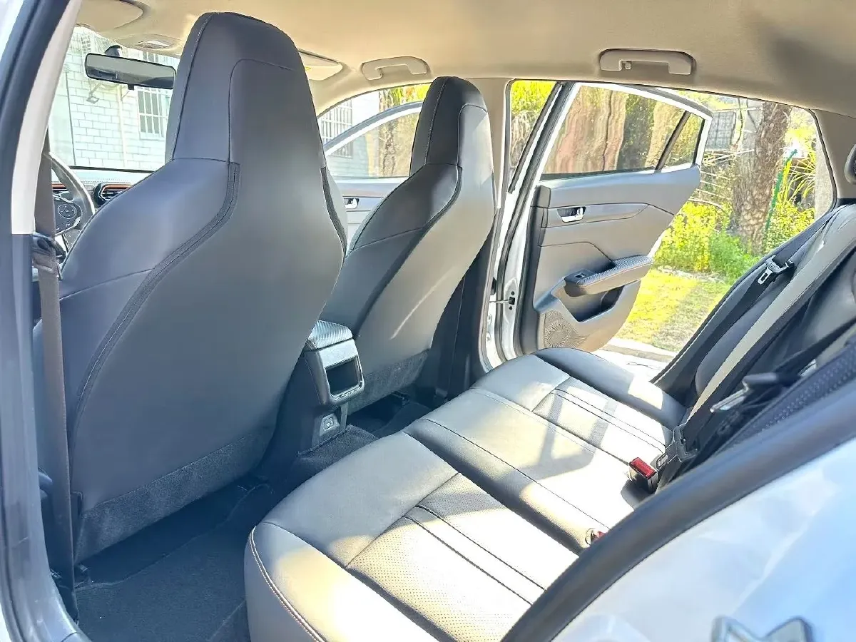 2023 DongFeng Aeolus YiXuan 1.5L 125HP L4 6DCT,autocango,china used car exporter,china ev exporter,chinese used car exporter,chinese used ev exporter