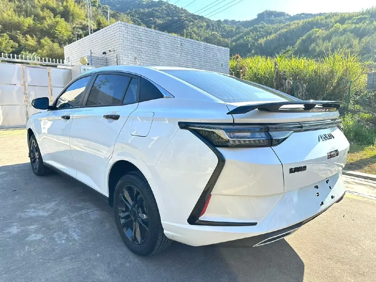 2023 DongFeng Aeolus YiXuan 1.5L 125HP L4 6DCT,autocango,china used car exporter,china ev exporter,chinese used car exporter,chinese used ev exporter