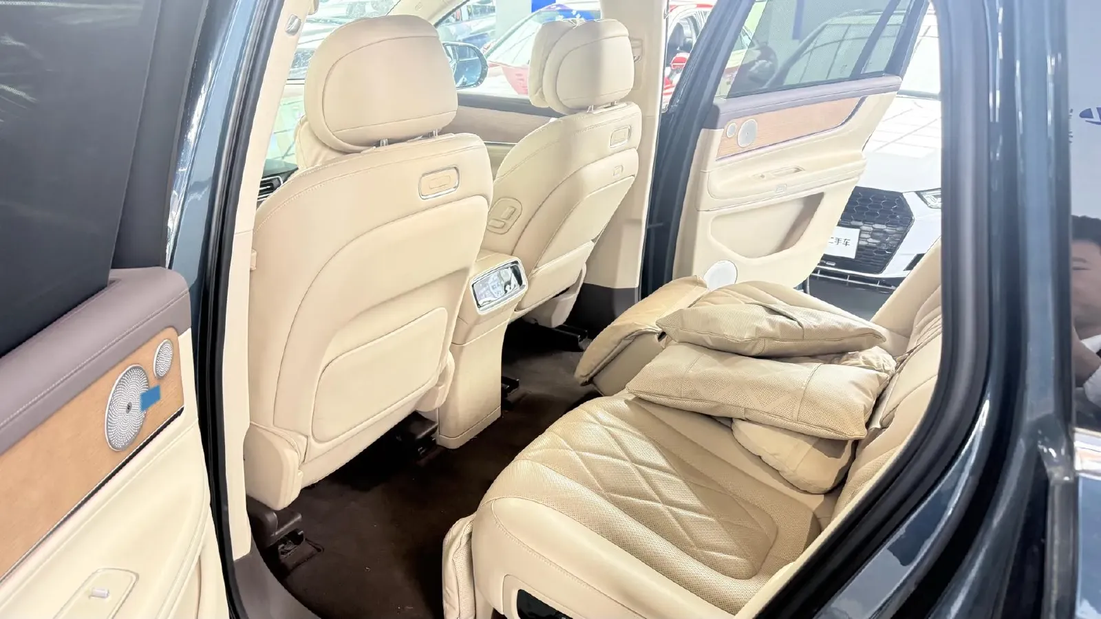 2024 AITO AITO M9 1.5T 152HP L4 REEV 42KWH,autocango,china used car exporter,china ev exporter,chinese used car exporter,chinese used ev exporter