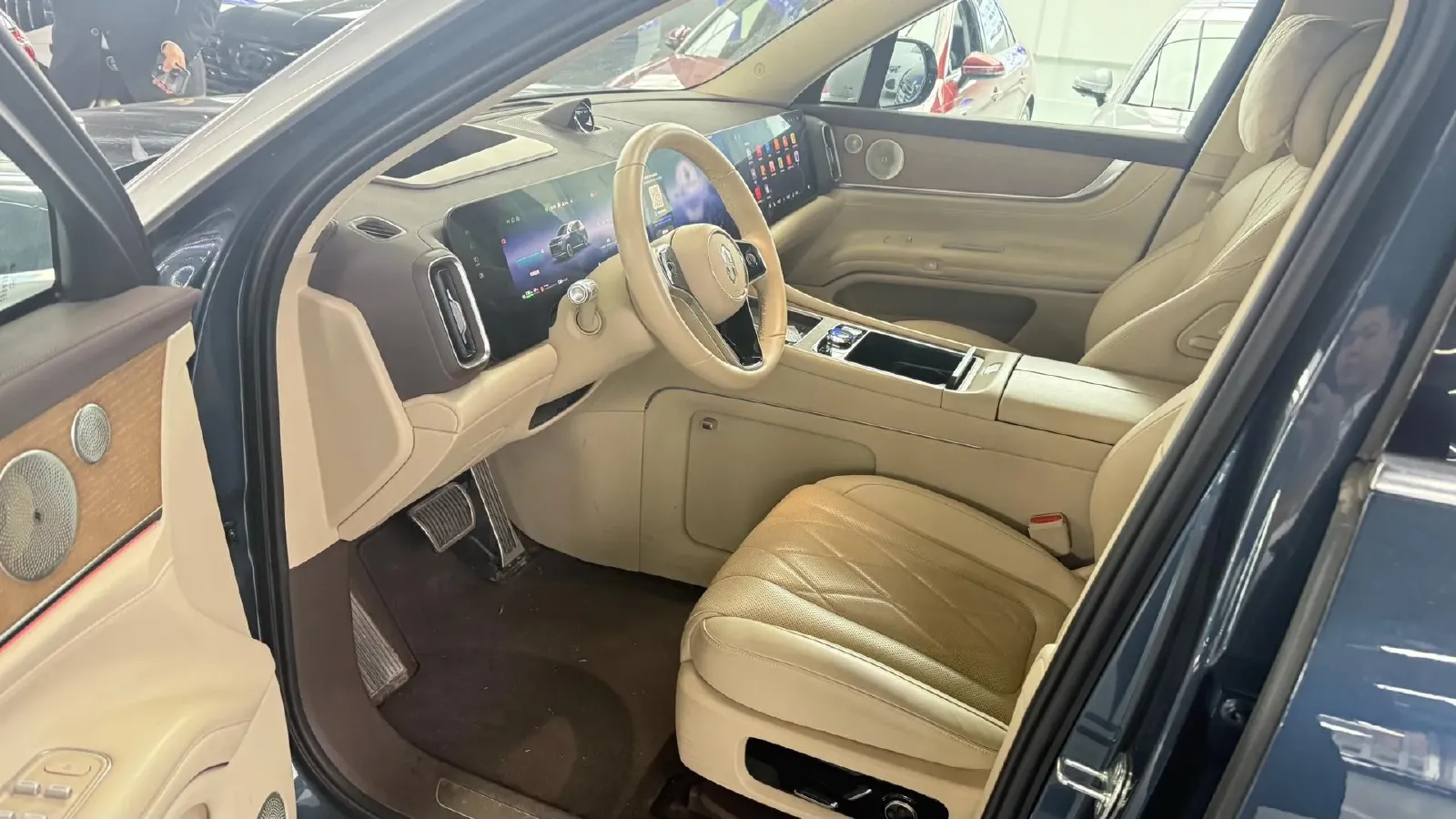 2024 AITO AITO M9 1.5T 152HP L4 REEV 42KWH,autocango,china used car exporter,china ev exporter,chinese used car exporter,chinese used ev exporter