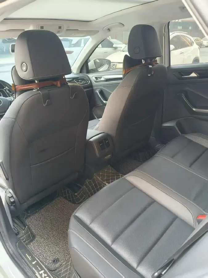 2021 Volkswagen T-Roc 1.4T 150HP L4 7DCT,autocango,china used car exporter,china ev exporter,chinese used car exporter,chinese used ev exporter