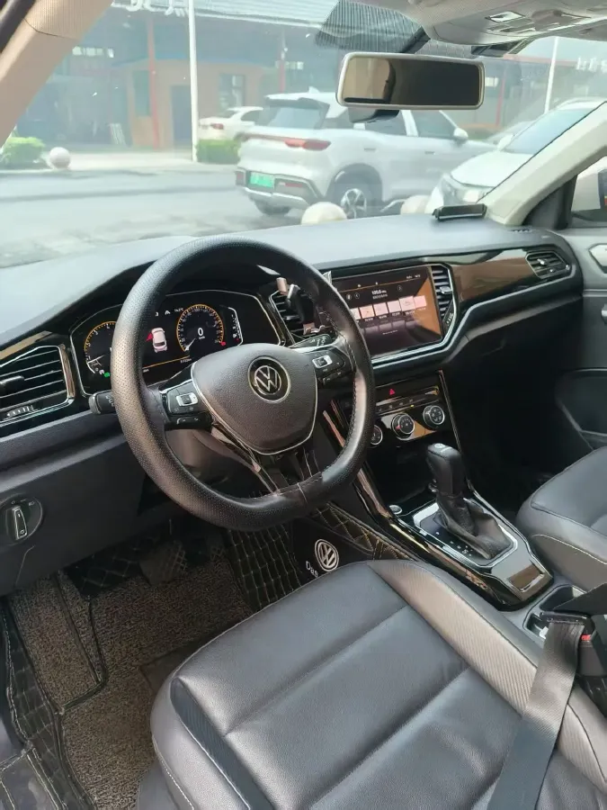 2021 Volkswagen T-Roc 1.4T 150HP L4 7DCT,autocango,china used car exporter,china ev exporter,chinese used car exporter,chinese used ev exporter