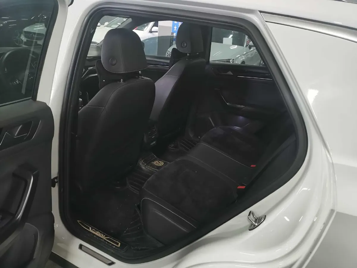 2018 Jeep Renegade 2.0L 155HP L4 9AT,autocango,china used car exporter,china ev exporter,chinese used car exporter,chinese used ev exporter