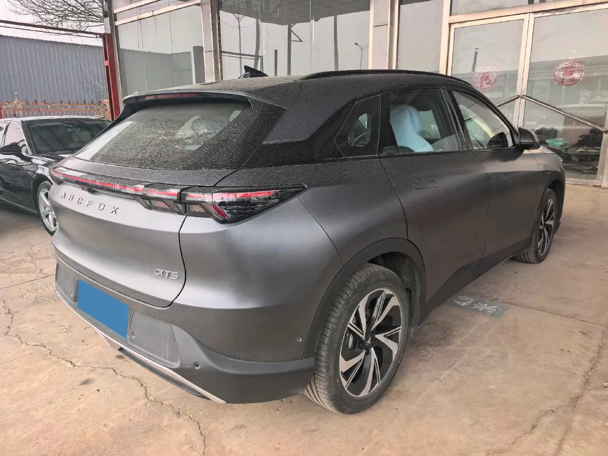 2024 HongQi H5 2.0T 224HP L4 8AT,autocango,china used car exporter,china ev exporter,chinese used car exporter,chinese used ev exporter