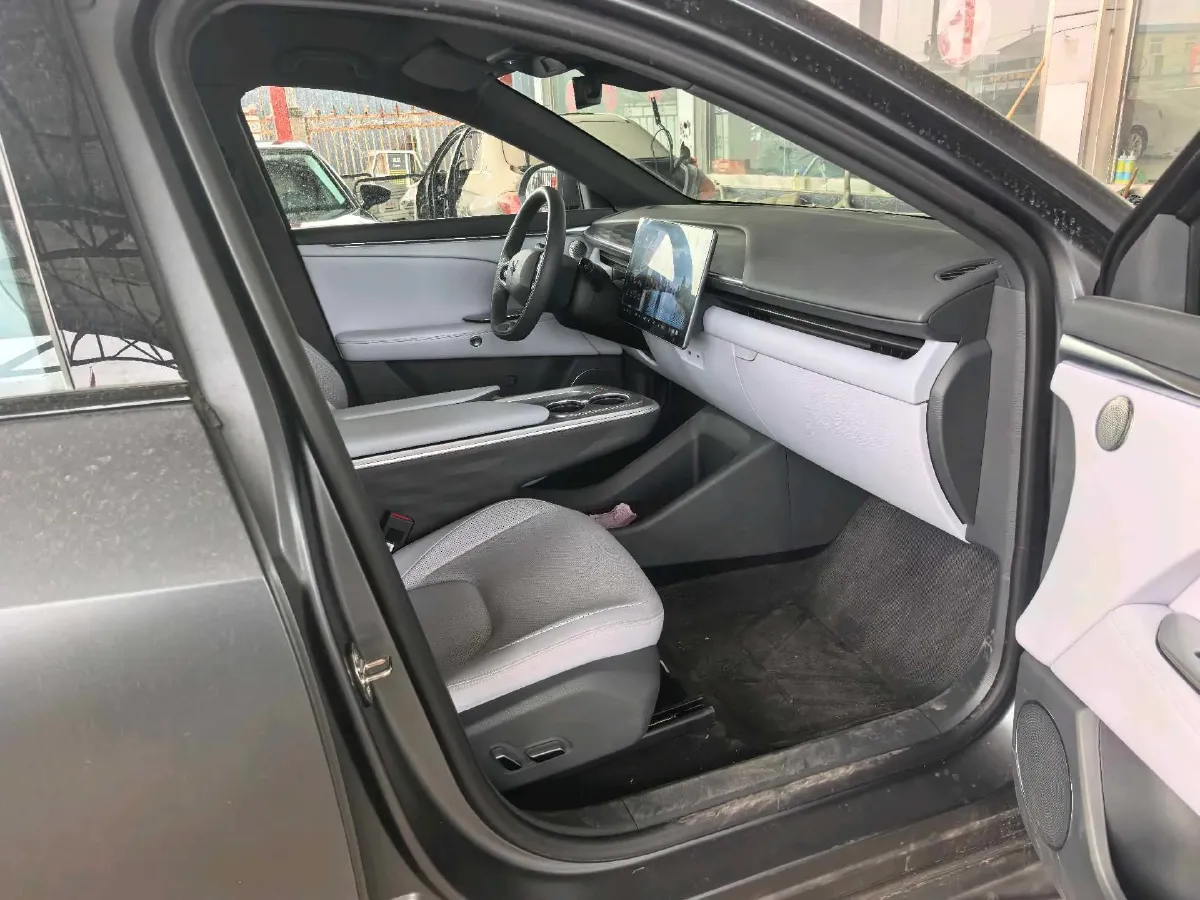 2024 HongQi H5 2.0T 224HP L4 8AT,autocango,china used car exporter,china ev exporter,chinese used car exporter,chinese used ev exporter