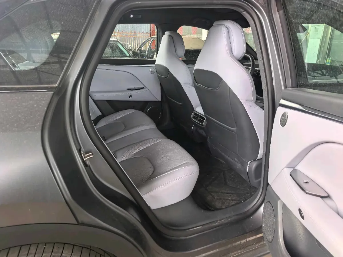 2024 HongQi H5 2.0T 224HP L4 8AT,autocango,china used car exporter,china ev exporter,chinese used car exporter,chinese used ev exporter