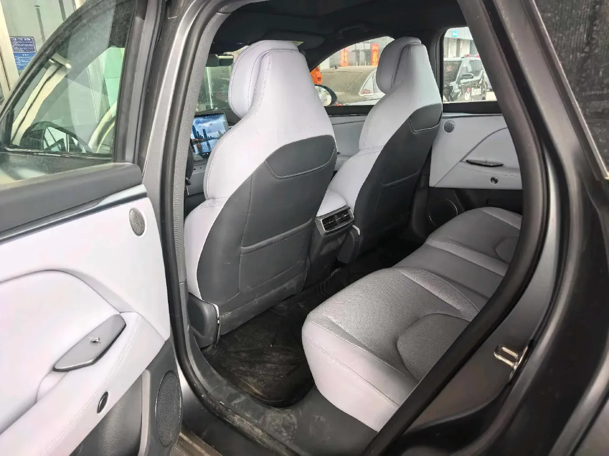 2024 HongQi H5 2.0T 224HP L4 8AT,autocango,china used car exporter,china ev exporter,chinese used car exporter,chinese used ev exporter