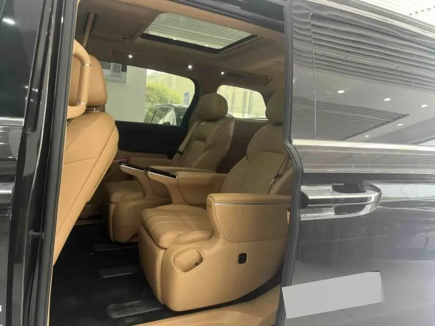 2025 Voyah Dream 1.5T 150HP L4 PHEV 41.7KWH,autocango,china used car exporter,china ev exporter,chinese used car exporter,chinese used ev exporter