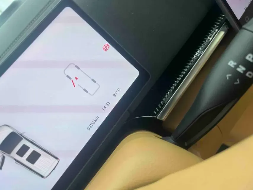 2025 Voyah Dream 1.5T 150HP L4 PHEV 41.7KWH,autocango,china used car exporter,china ev exporter,chinese used car exporter,chinese used ev exporter