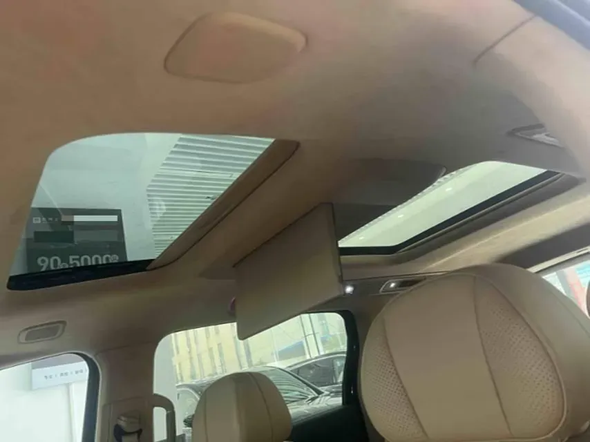 2025 Voyah Dream 1.5T 150HP L4 PHEV 41.7KWH,autocango,china used car exporter,china ev exporter,chinese used car exporter,chinese used ev exporter