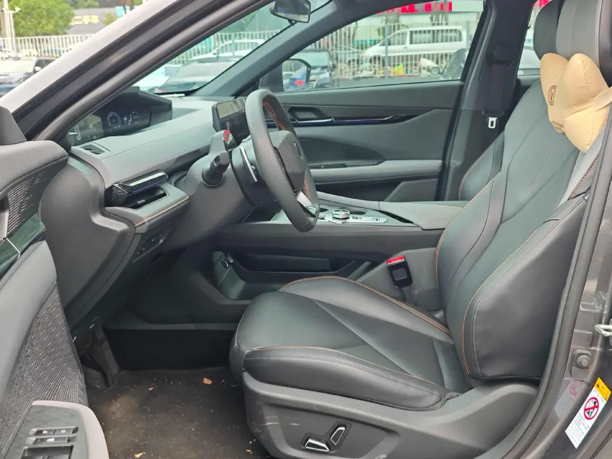 2022 ChangAn UNI-V 1.5T 188HP L4 7DCT,autocango,china used car exporter,china ev exporter,chinese used car exporter,chinese used ev exporter