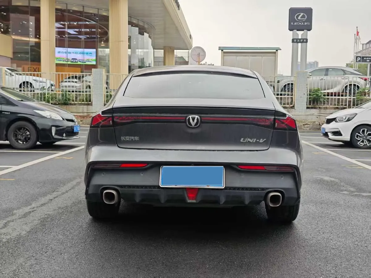 2022 ChangAn UNI-V 1.5T 188HP L4 7DCT,autocango,china used car exporter,china ev exporter,chinese used car exporter,chinese used ev exporter