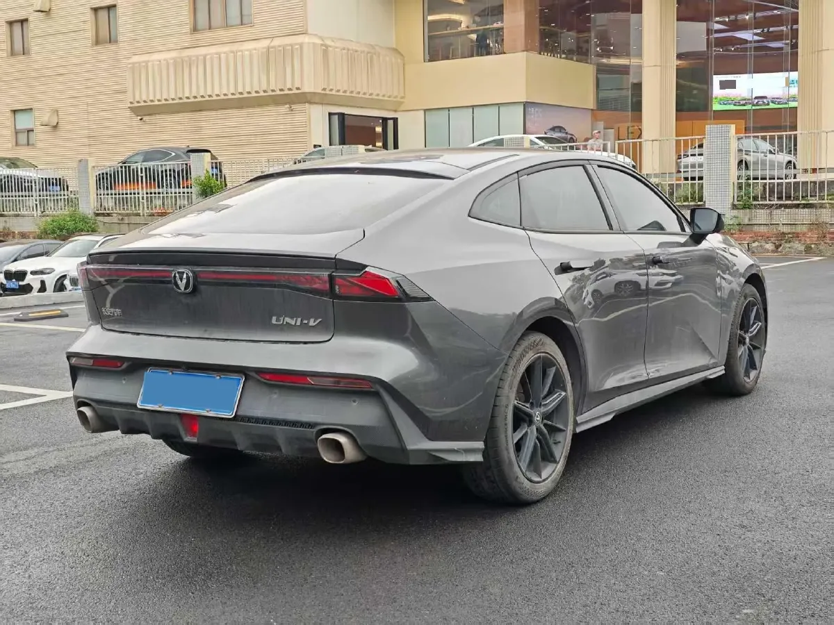 2022 ChangAn UNI-V 1.5T 188HP L4 7DCT,autocango,china used car exporter,china ev exporter,chinese used car exporter,chinese used ev exporter