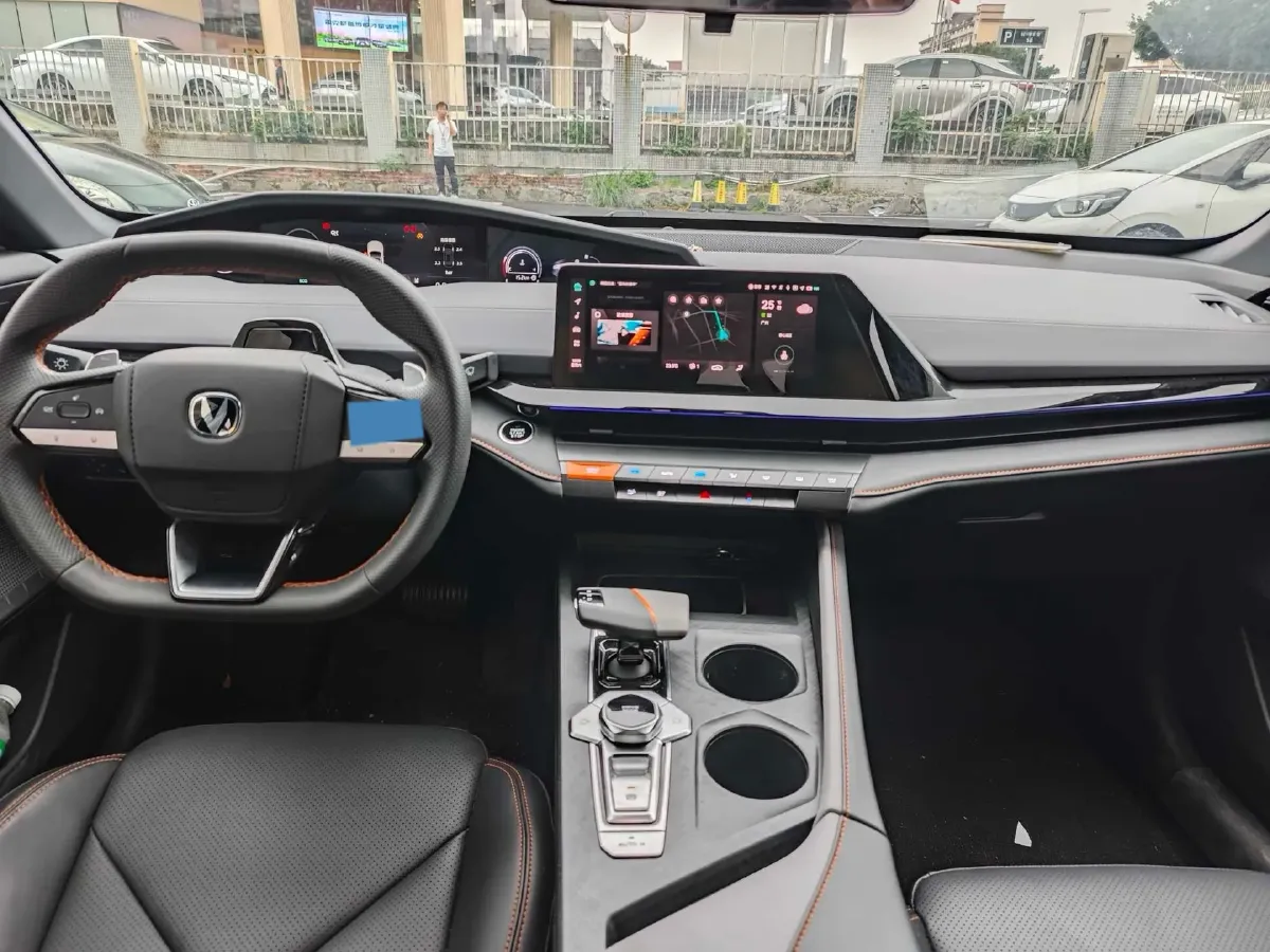 2022 ChangAn UNI-V 1.5T 188HP L4 7DCT,autocango,china used car exporter,china ev exporter,chinese used car exporter,chinese used ev exporter