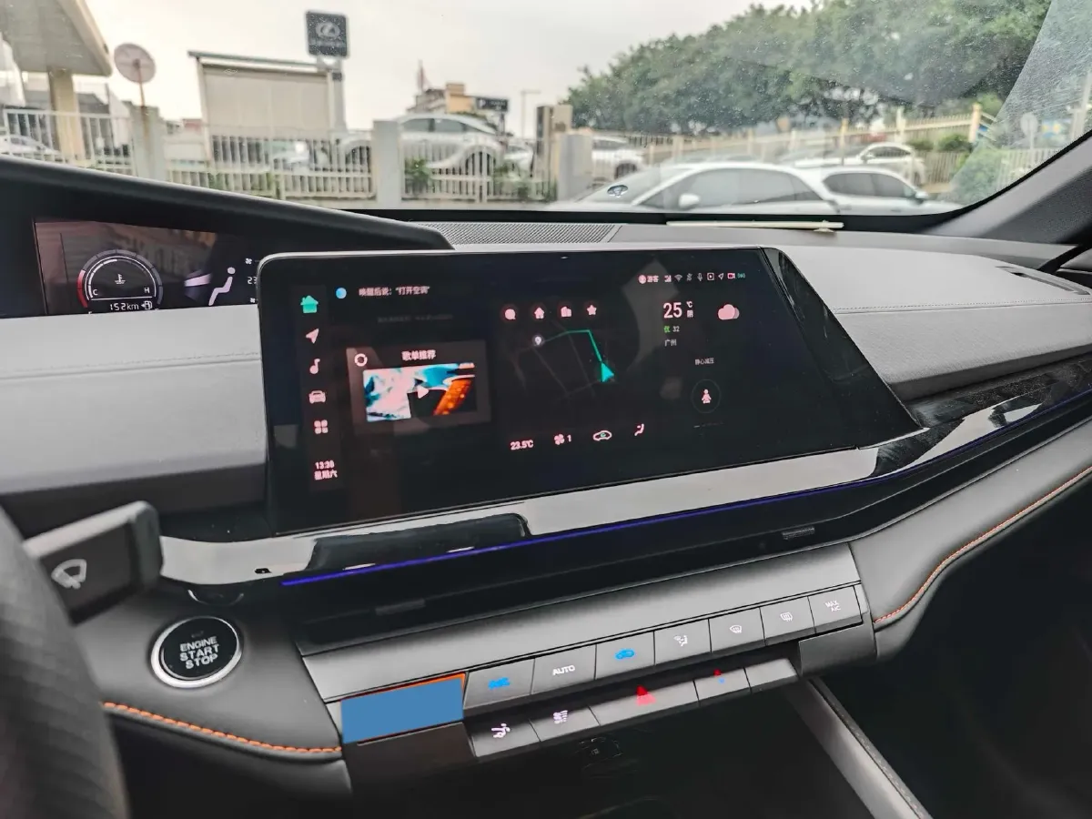 2022 ChangAn UNI-V 1.5T 188HP L4 7DCT,autocango,china used car exporter,china ev exporter,chinese used car exporter,chinese used ev exporter