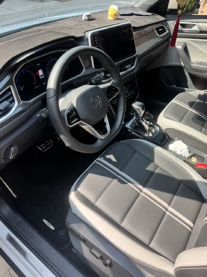2024 Volkswagen T-Roc 1.5T 160HP L4 7DCT,autocango,china used car exporter,china ev exporter,chinese used car exporter,chinese used ev exporter