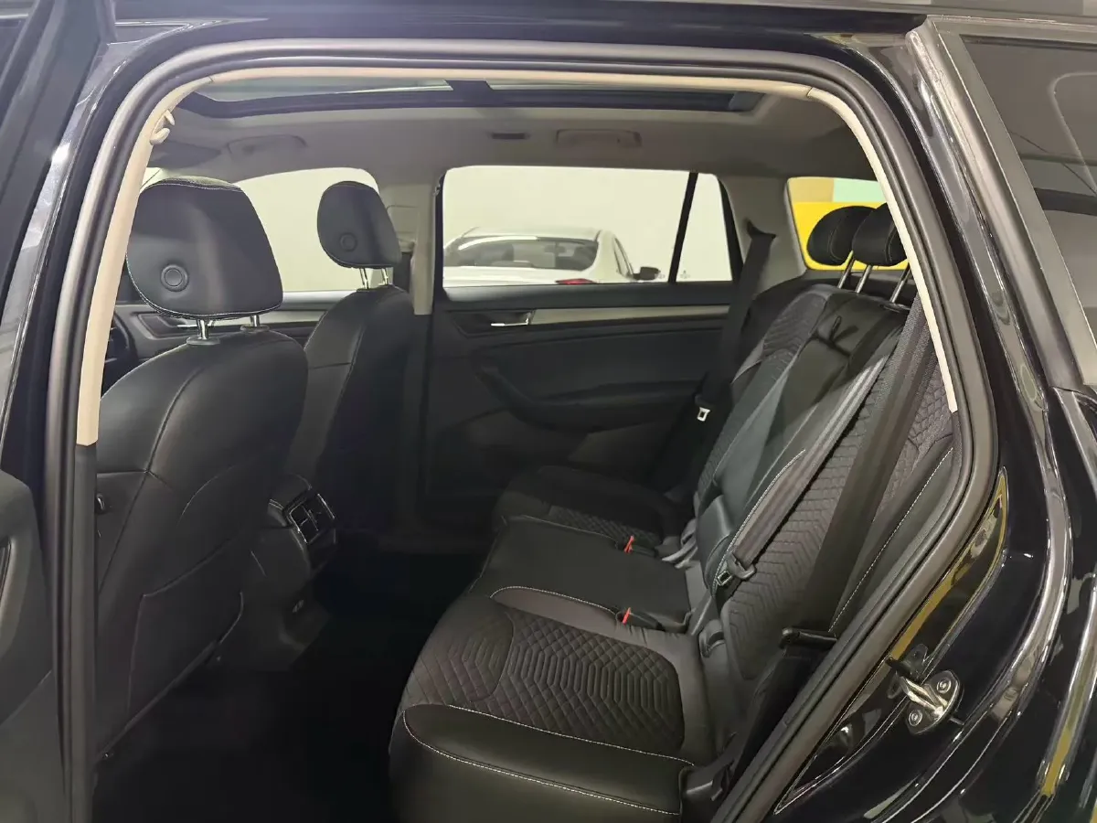 2018 Skoda Kodiak 2.0T 186HP L4 7DCT,autocango,china used car exporter,china ev exporter,chinese used car exporter,chinese used ev exporter