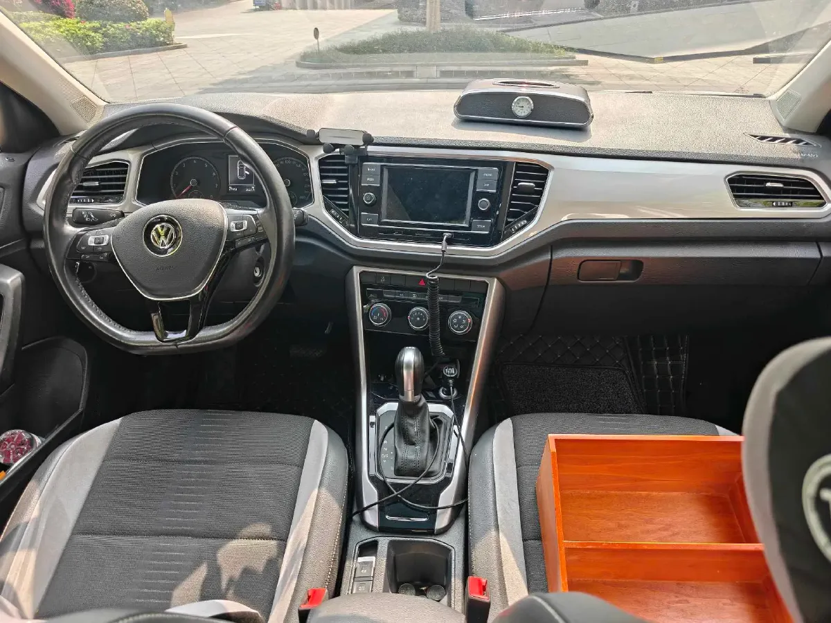 2020 Volkswagen T-Roc 1.4T 131HP L4 7DCT,autocango,china used car exporter,china ev exporter,chinese used car exporter,chinese used ev exporter