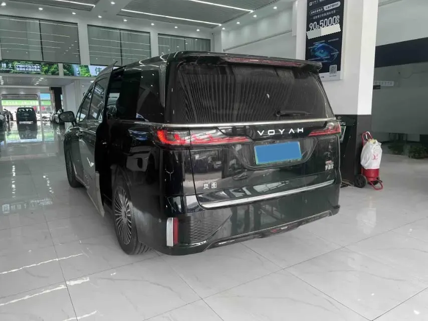 2025 Voyah Dream 1.5T 150HP L4 PHEV 41.7KWH,autocango,china used car exporter,china ev exporter,chinese used car exporter,chinese used ev exporter