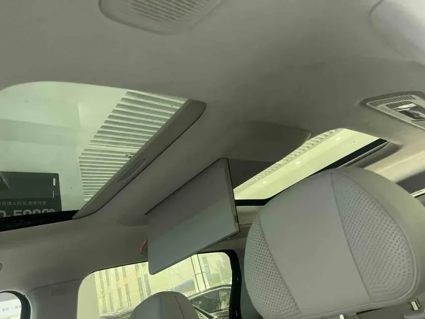 2025 Voyah Dream 1.5T 150HP L4 PHEV 41.7KWH,autocango,china used car exporter,china ev exporter,chinese used car exporter,chinese used ev exporter