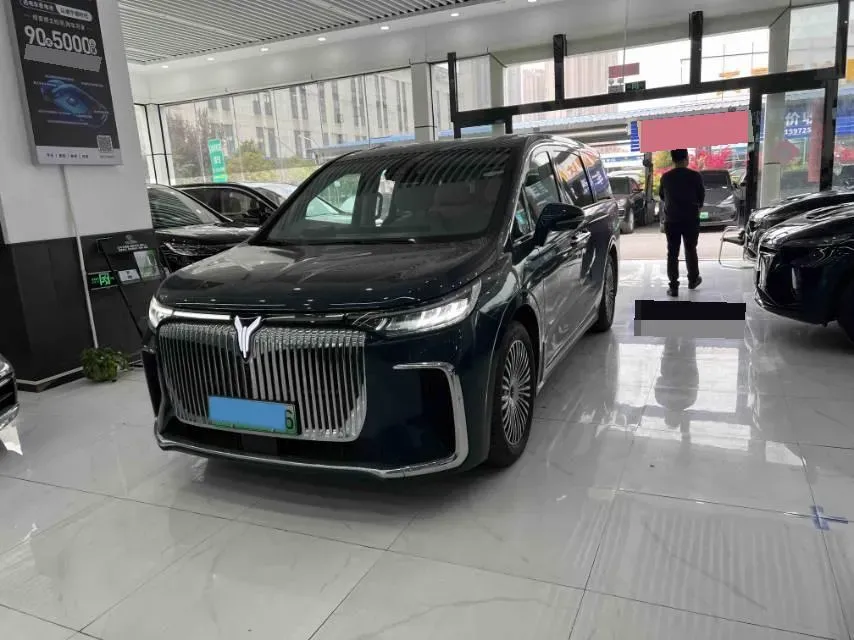 2025 Voyah Dream 1.5T 150HP L4 PHEV 41.7KWH,autocango,china used car exporter,china ev exporter,chinese used car exporter,chinese used ev exporter