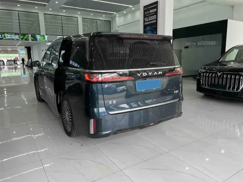 2025 Voyah Dream 1.5T 150HP L4 PHEV 41.7KWH,autocango,china used car exporter,china ev exporter,chinese used car exporter,chinese used ev exporter