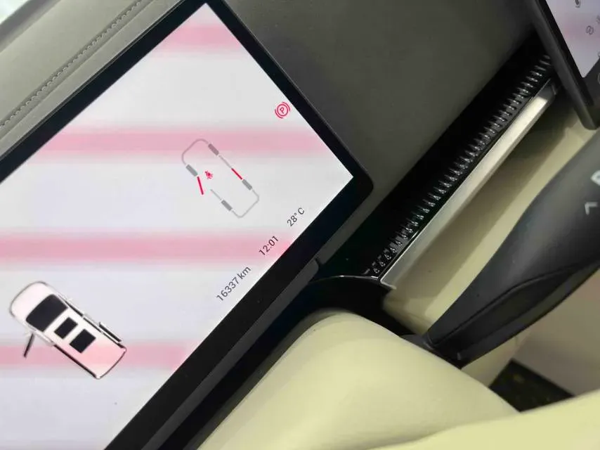 2025 Voyah Dream 1.5T 150HP L4 PHEV 41.7KWH,autocango,china used car exporter,china ev exporter,chinese used car exporter,chinese used ev exporter