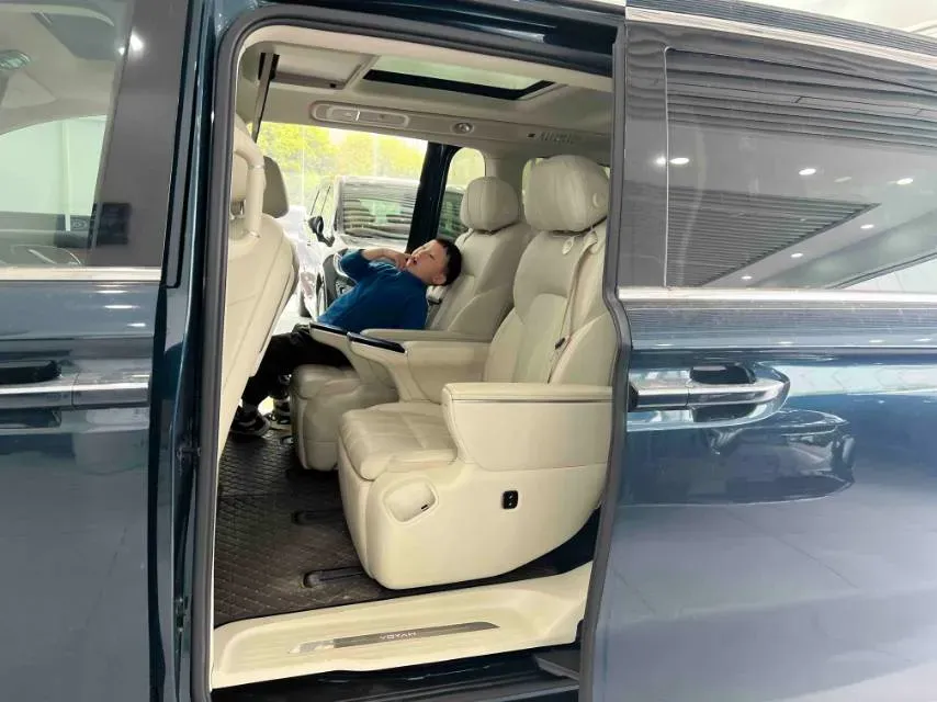 2025 Voyah Dream 1.5T 150HP L4 PHEV 41.7KWH,autocango,china used car exporter,china ev exporter,chinese used car exporter,chinese used ev exporter