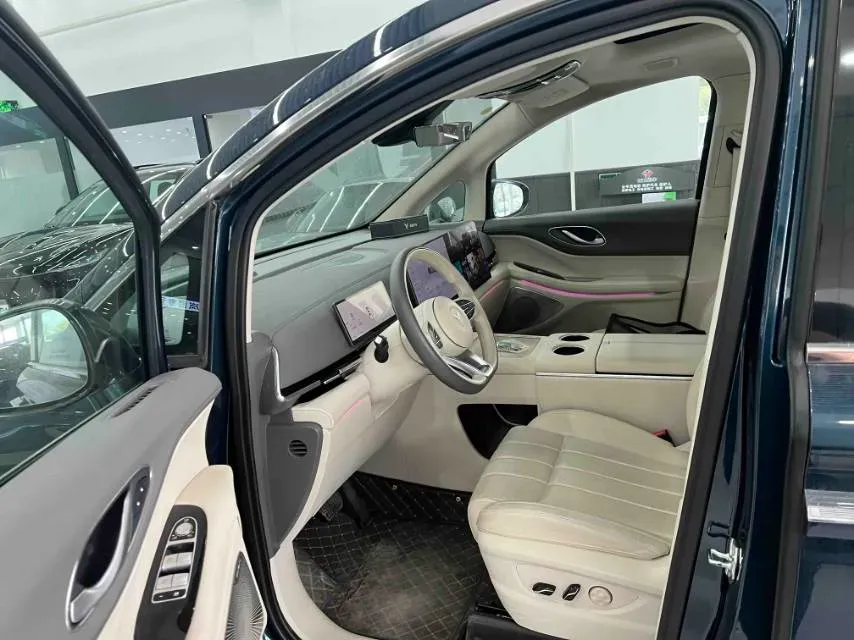 2025 Voyah Dream 1.5T 150HP L4 PHEV 41.7KWH,autocango,china used car exporter,china ev exporter,chinese used car exporter,chinese used ev exporter