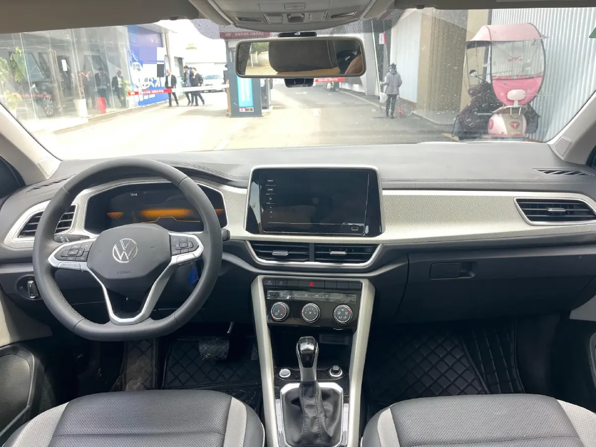 2024 Volkswagen T-Roc 1.4T 150HP L4 7DCT,autocango,china used car exporter,china ev exporter,chinese used car exporter,chinese used ev exporter