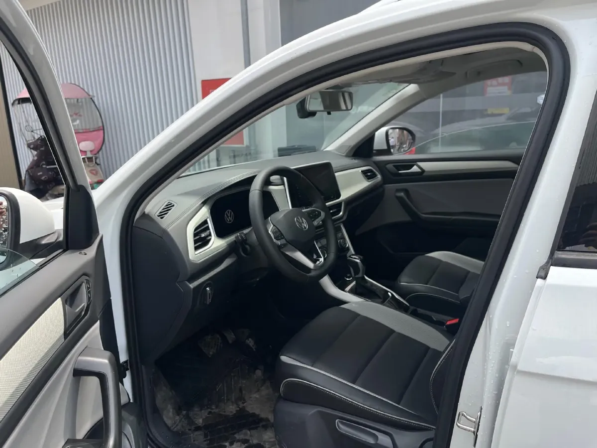 2024 Volkswagen T-Roc 1.4T 150HP L4 7DCT,autocango,china used car exporter,china ev exporter,chinese used car exporter,chinese used ev exporter