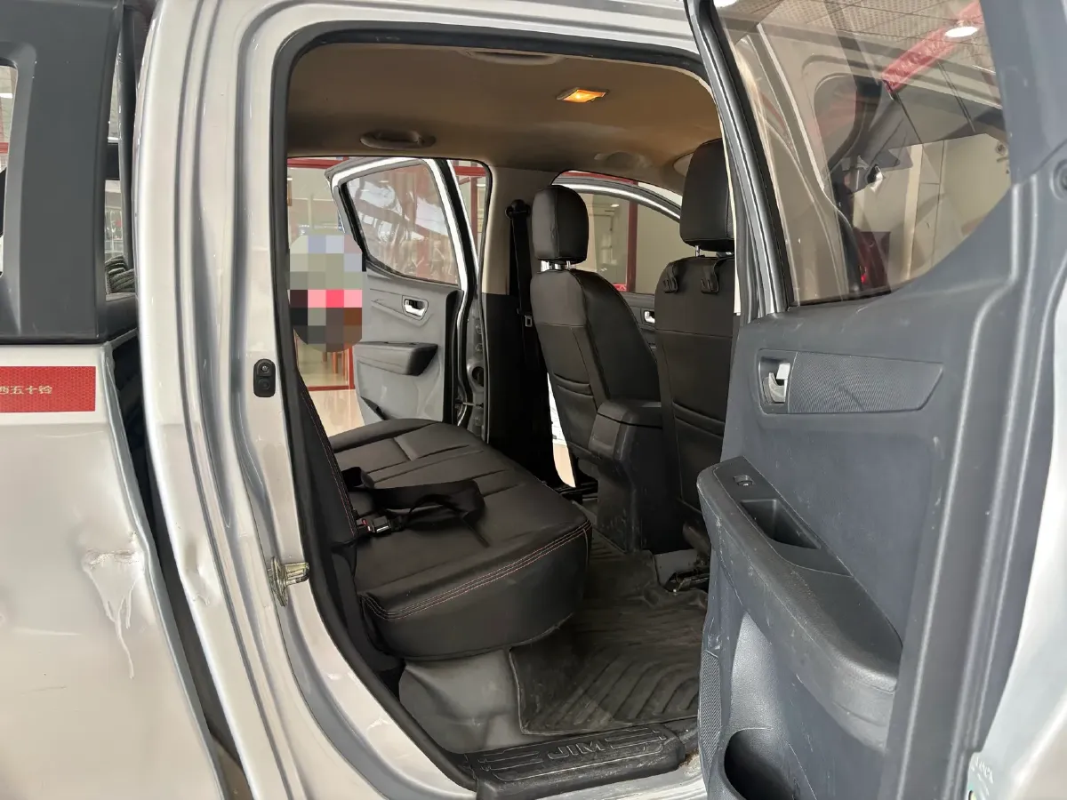 2017 Isuzu RE-MAX Jim 2.0T 204HP L4 5MT,autocango,china used car exporter,china ev exporter,chinese used car exporter,chinese used ev exporter