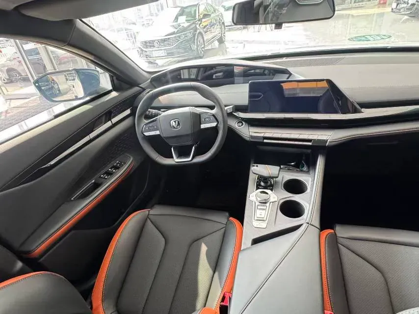 2023 ChangAn UNI-V 1.5T 188HP L4 7DCT,autocango,china used car exporter,china ev exporter,chinese used car exporter,chinese used ev exporter