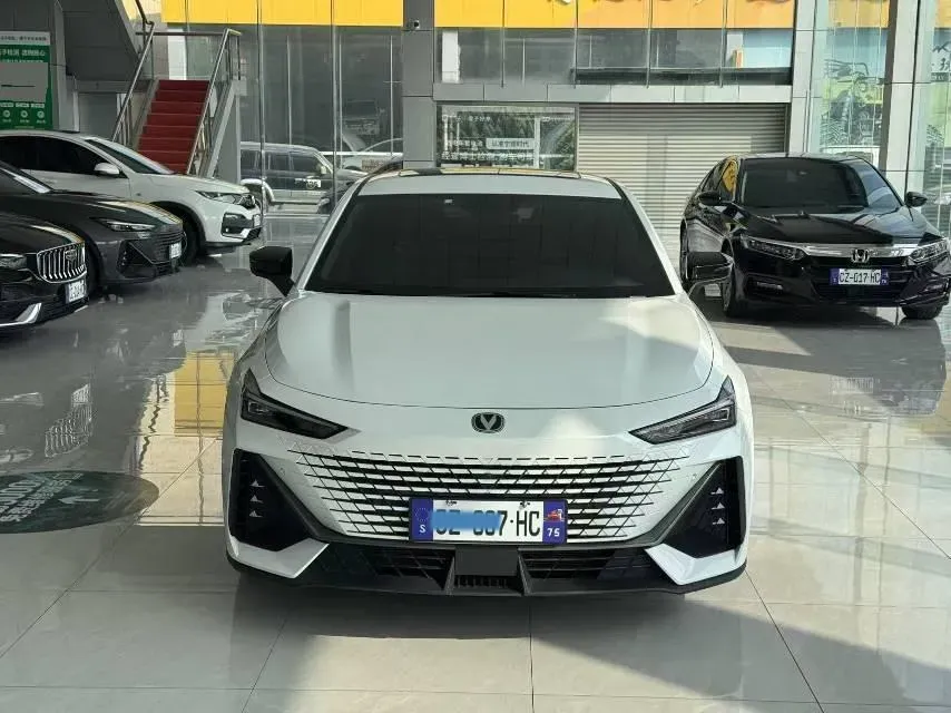 2023 ChangAn UNI-V 1.5T 188HP L4 7DCT,autocango,china used car exporter,china ev exporter,chinese used car exporter,chinese used ev exporter