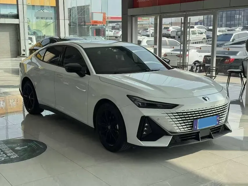 2023 ChangAn UNI-V 1.5T 188HP L4 7DCT,autocango,china used car exporter,china ev exporter,chinese used car exporter,chinese used ev exporter